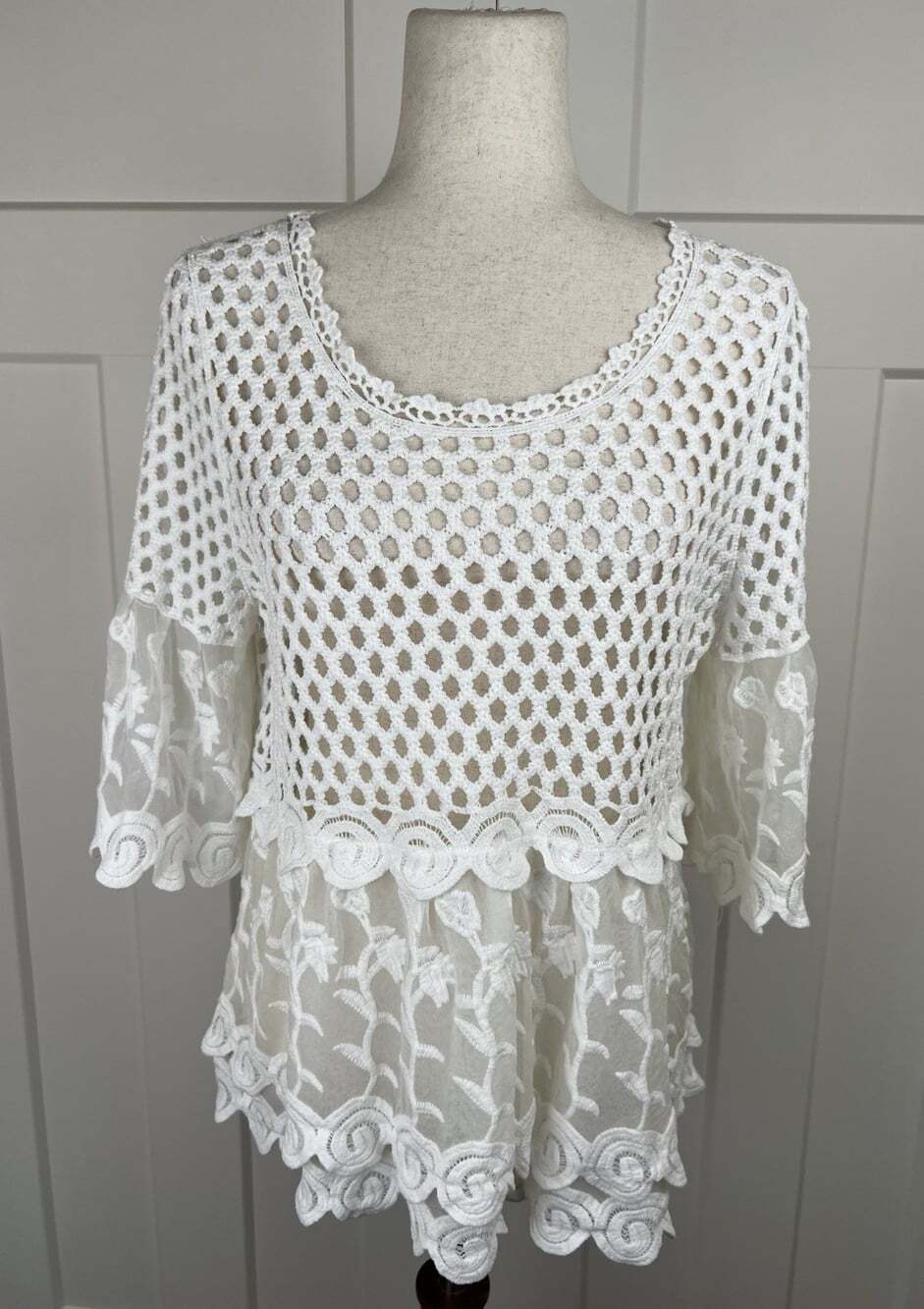 Daytrip Women’s M White Crochet Lace Tunic Top Tiered Floral Boho 3/4 Sleeve